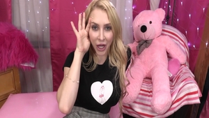 Babe Alix Lynx pussy eating