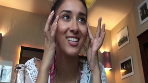 Teen chick Darcia Lee expose natural boobs