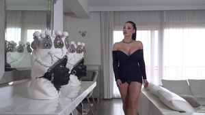 Rough sex starring bubble butt star