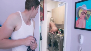 Busty & big butt blonde haired Madelyn Monroe pussy eating