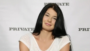 Babe Lucy Li handjob