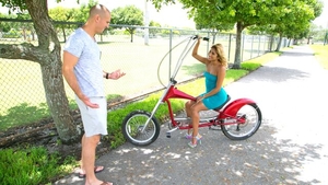 Tattooed Ally Berry handjob porno