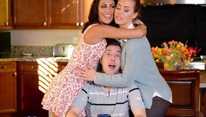 RealWifeStories.com: Nicole Aniston & August Ames threesome